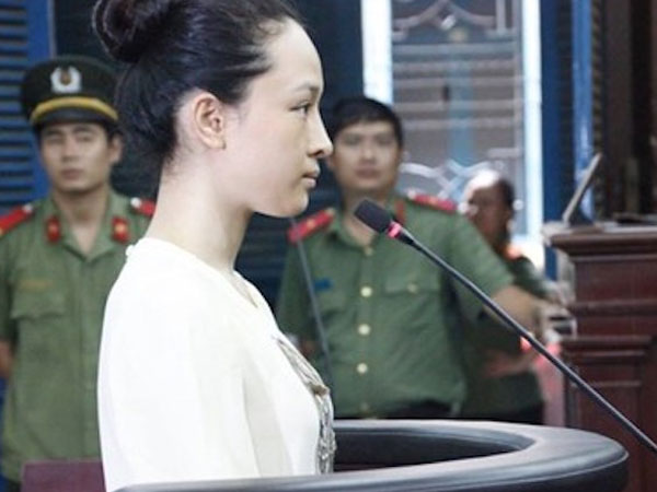 Hoa hậu Phương Nga sử dụng quyền im lặng: Bất lợi hay có lợi?