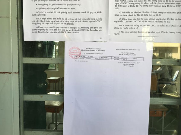 Không có thí sinh, hai giám thị vẫn coi thi phòng trống