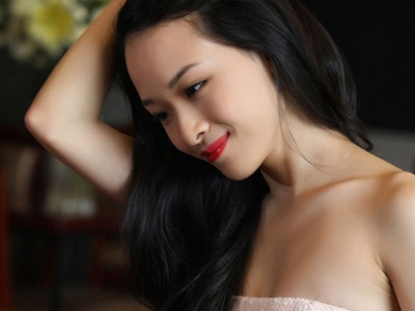 Thần thái xinh đẹp mỏng manh của hoa hậu Trương Hồ Phương Nga