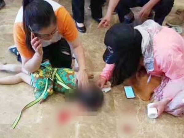 Trung tâm thương mại lắp đặt trò chơi cẩu thả, cô bé 5 tuổi ngã trọng thương, phải chăm sóc đặc biệt