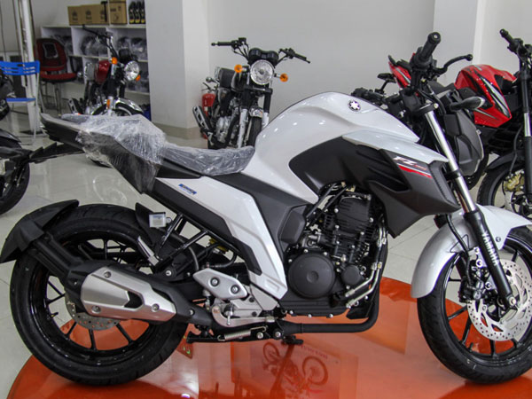 Xe côn tay Yamaha 250 phân khối giá hơn 60 triệu đồng