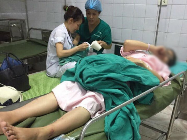 Bella vừa sinh con trai nặng 2,7kg: "Con em không có bố nên em buồn lắm"