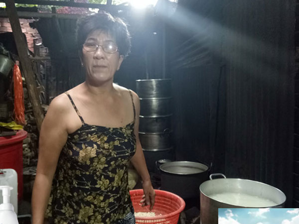 Cô bán xôi "thần tốc" chở thí sinh quên giấy tờ làm "bão mạng" xôn xao