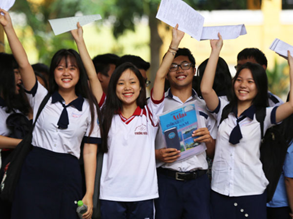 Sĩ tử vui vẻ kết thúc kỳ thi THPT quốc gia