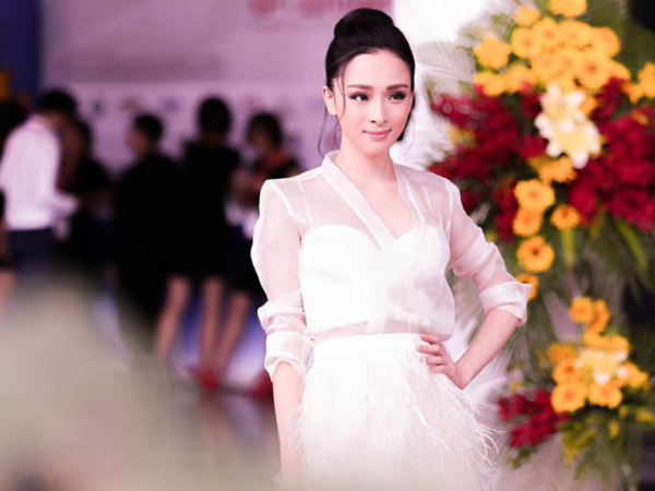 Không chỉ Phương Nga, những chân dài này cũng phải bẽ bàng và "khốn đốn" vì đại gia
