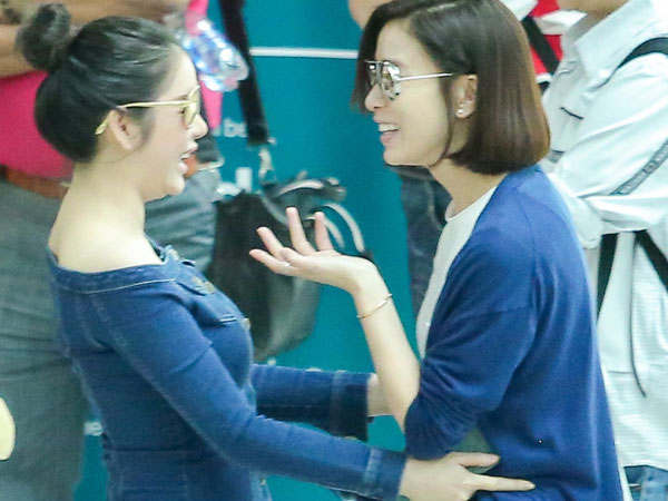 Lý Nhã Kỳ ra sân bay tiễn Xa Thi Mạn về nước