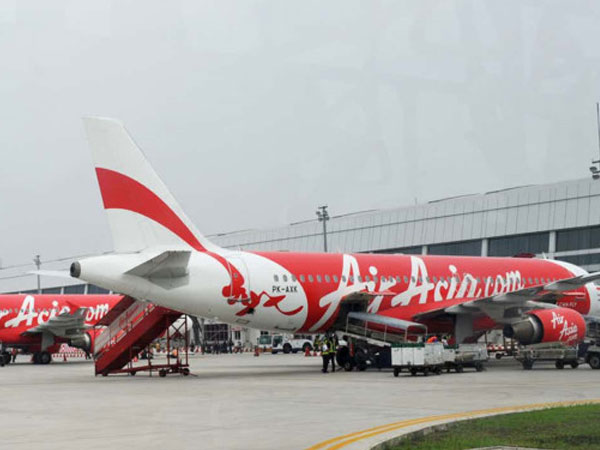 Máy bay AirAsia quay đầu sau khi "rung như máy giặt"