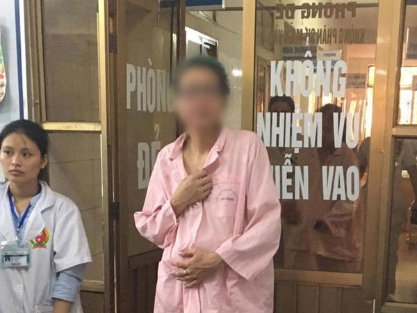 Thương Bella một thân một mình vào viện sinh con, một phụ nữ đã đài thọ toàn bộ chi phí