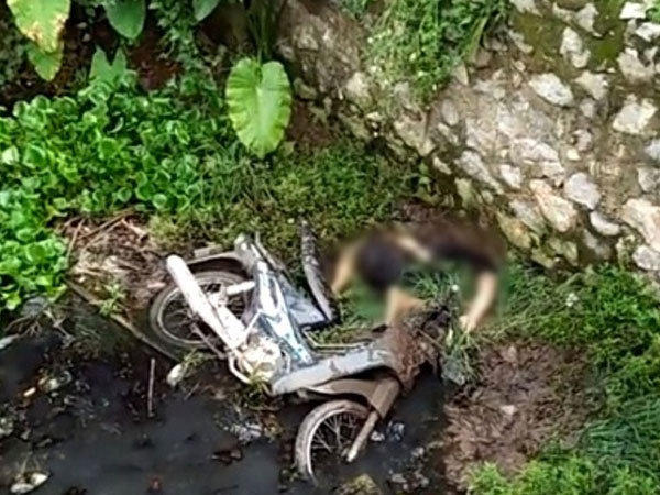 Hà Nội: Phát hiện người đàn ông cắm đầu xuống mương nước tử vong