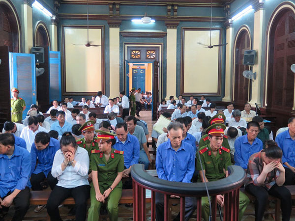 Hàng chục cựu nhân viên Hải quan TPHCM và An Giang tiếp tay buôn lậu