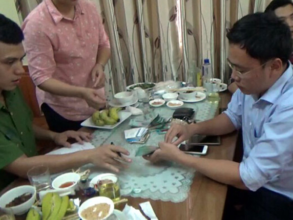 Khởi tố, bắt tạm giam phóng viên chiếm đoạt tiền doanh nghiệp