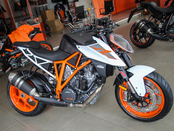 KTM 1290 Super Duke R 2017 giá 638 triệu đồng tại Việt Nam