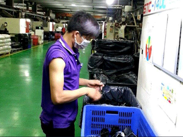 Môi giới đi lao động Đài Loan: Phí cao, lao động vẫn “nhắm mắt” đi