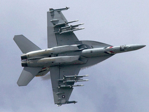 Cuộc đối đầu không cân sức giữa F/A-18E Mỹ và Su-22 Syria