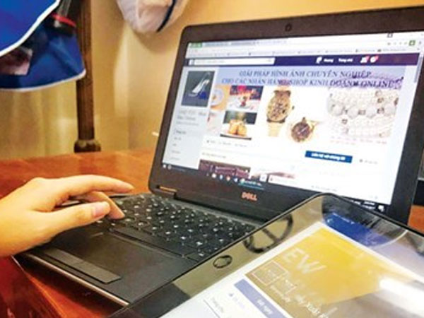 Kinh doanh qua facebook: Thuế "dọa" khóa tài khoản, người dân "chờ xem sao"