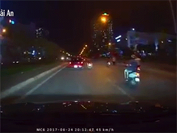 "Tài xế ôtô đánh lái trả đũa có thói côn đồ, coi thường tính mạng"