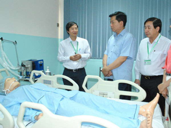 ĐH Y khoa Phạm Ngọc Thạch bị yêu cầu kiểm điểm
