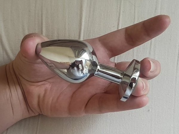Đồ chơi tình dục kẹt lại trong mình, cô gái 20 tuổi suýt thủng ruột