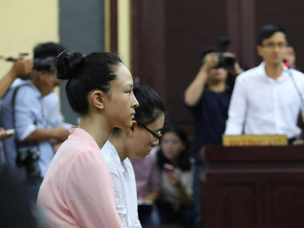 Luật sư đề nghị triệu tập điều tra viên "dọa treo hoa hậu"