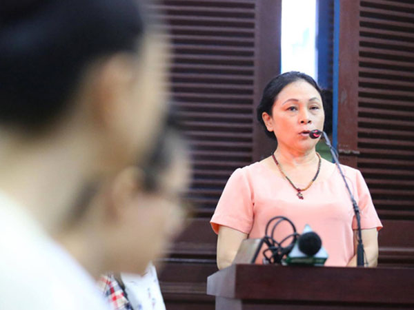 Mẹ hoa hậu Phương Nga nói gì việc hối lộ 50 triệu để thông cung?