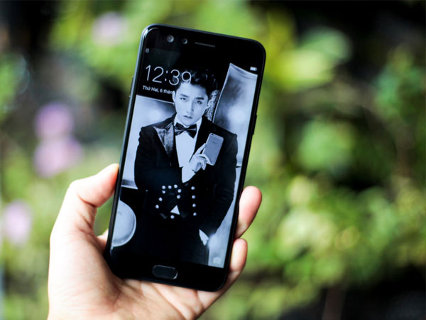 Mở hộp Oppo F3 bản thần tượng giá 6,9 triệu tại VN