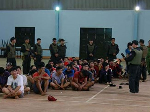 Bộ Công an đột kích bắt ổ bạc “khủng” trong nghĩa trang