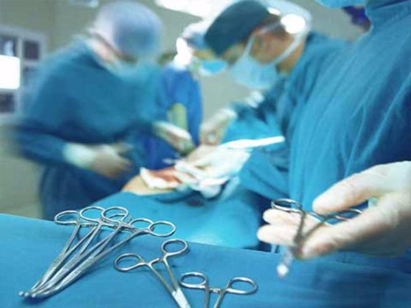 Bỏ quên máy quay phim trong người bệnh nhân 3 năm trời