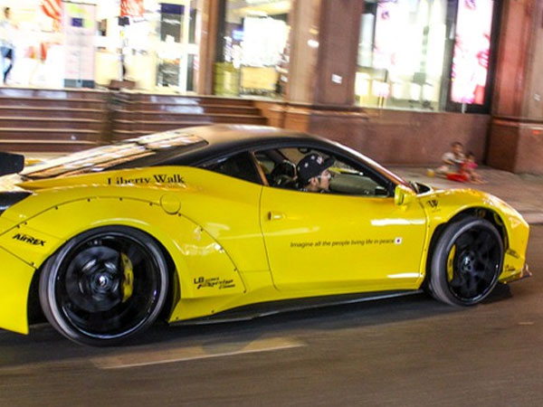 Cận cảnh "siêu phẩm" Ferrari 458 Italia độ Liberty Walk đầu tiên tại Việt Nam