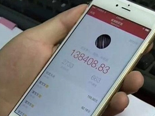 Chuyển hơn 300 triệu đồng cho vợ, chồng không thể ngờ như vậy là tự "đào mồ" cho cả hai