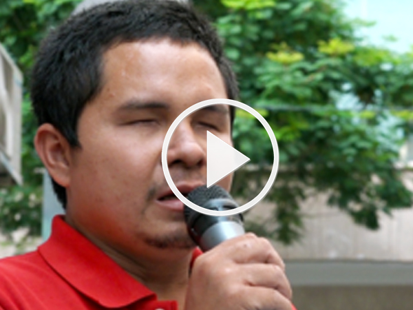 Clip: Ông bố mù tốt nghiệp nhạc viện, vào Sài Gòn hát rong nuôi con