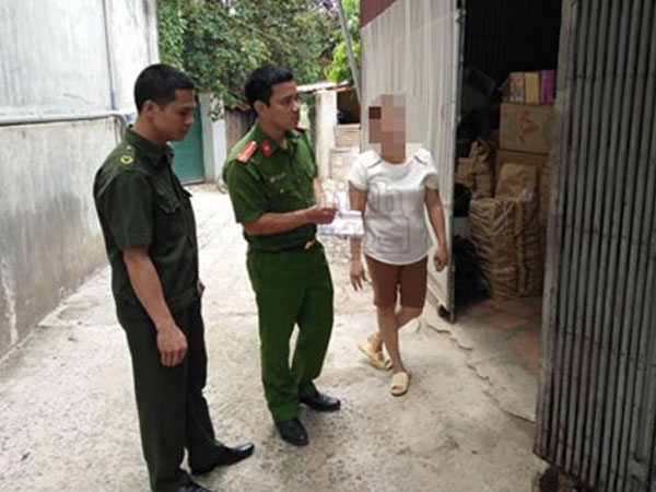 Dán cáo phó, phát nhạc đám hiếu để đòi nợ