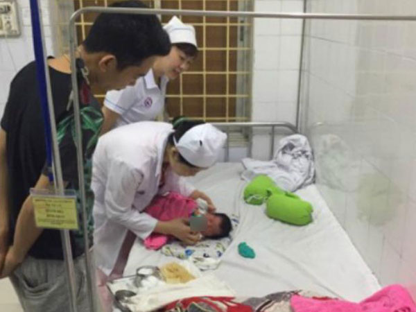 Hải Phòng: Hy hữu bác sĩ thông báo sinh bé trai, gia đình sản phụ nhận được bé gái