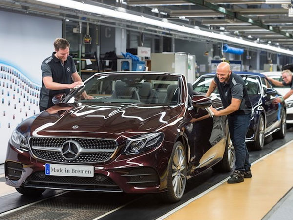 Mercedes E-Class mui trần lên dây chuyền “chốt giá” 1,4 tỷ