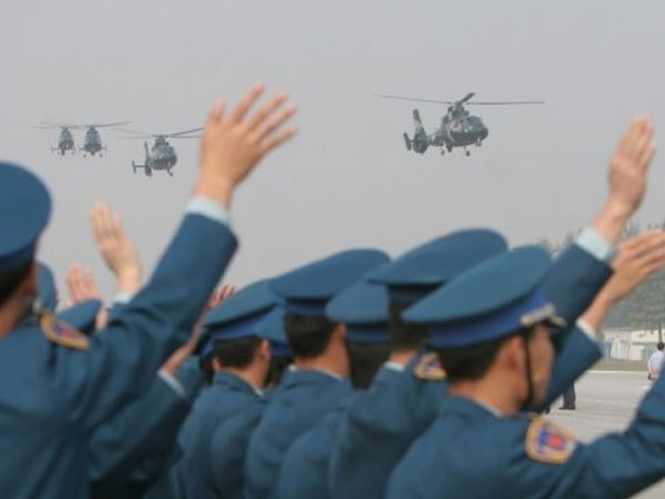 Phi công Trung Quốc "học vẹt" tiếng Anh để lái máy bay