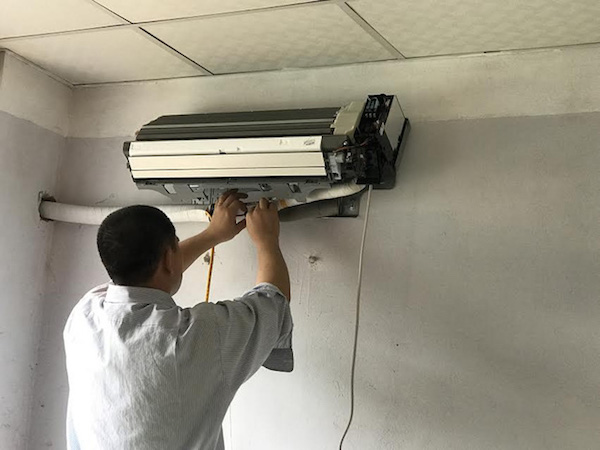 Lộ mánh "vặt tiền" mới của thợ lắp điều hòa mua siêu thị