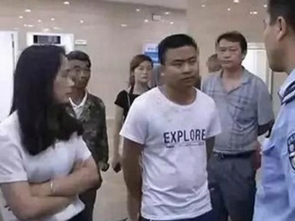 Chia tay đòi quà, đôi nam nữ đánh nhau nhập viện