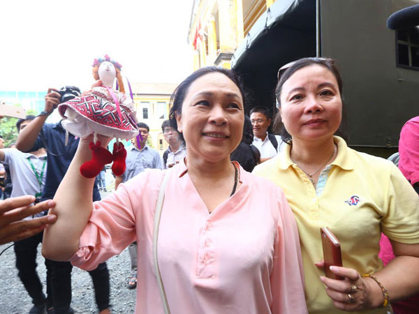 Mẹ hoa hậu Phương Nga: "Không mong gì hơn là được đón con về nhà"