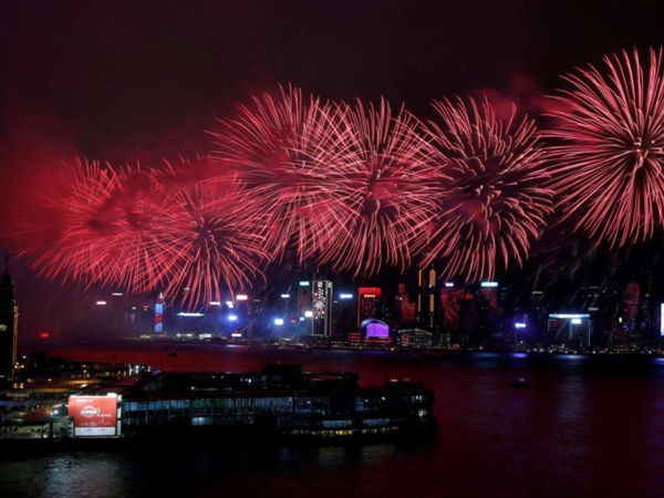 Rực rỡ pháo hoa kỷ niệm 20 năm Hong Kong được trao trả