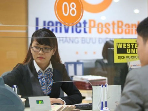 Lãnh đạo LienVietPostBank và người nhà đăng ký mua 10 triệu cổ phiếu