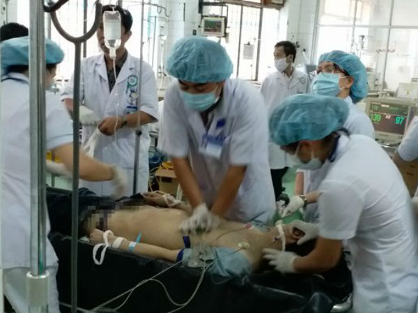 Vụ cứu người tai nạn: 24 người nghi phơi nhiễm HIV phải làm gì?