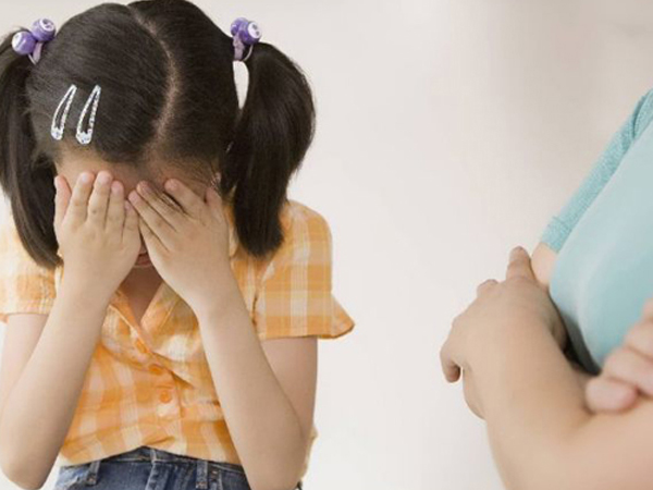 3 độ tuổi phát triển đặc biệt của trẻ, cha mẹ KHÔNG sử dụng đòn roi để dạy dỗ