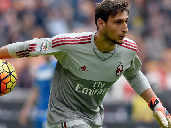 Donnarumma quyết định ở lại AC Milan