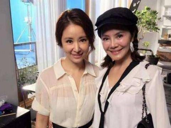 Lâm Tâm Như lần đầu giới thiệu mẹ chồng trẻ như chị gái