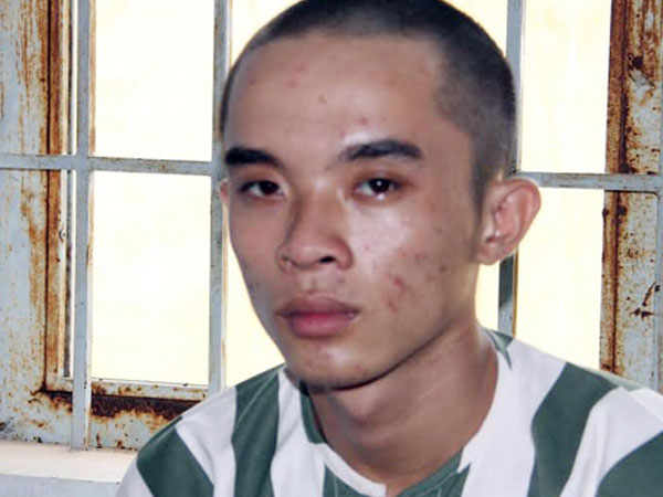 Nam thanh niên mang súng giả đi giật dây chuyền