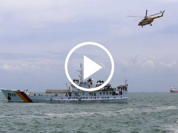 Video: Tiêm kích Su 30 cùng tàu hải quân diễn tập cứu nạn trên biển