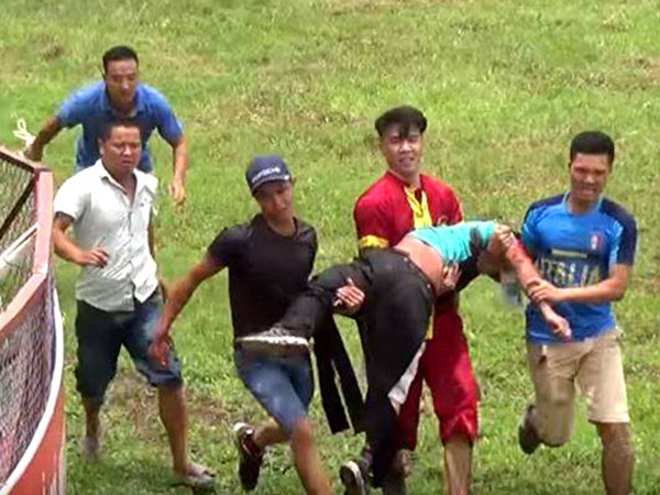 Vợ ông Hướng đau đớn kể phút đứng trên khán đài chứng kiến chồng bị trâu húc