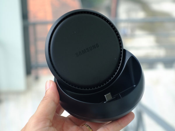 Phụ kiện biến Galaxy S8 thành máy tính để bàn