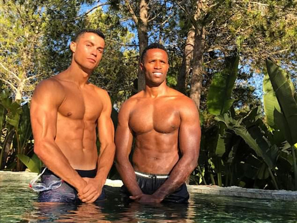 Ronaldo bị chỉ trích phân biệt chủng tộc khi đăng ảnh