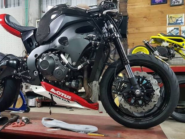 Thợ Việt độ môtô Honda CBR1000RR “chất như Tây“