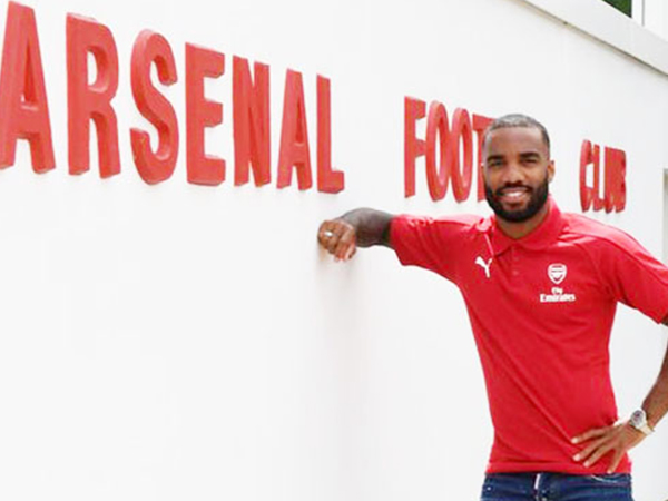 Arsene Wenger tiết lộ lý do mua Lacazette dù phải trả giá kỷ lục